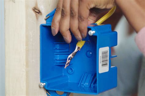 how to do knockouts in junction box|wiring plastic electrical box knockouts.